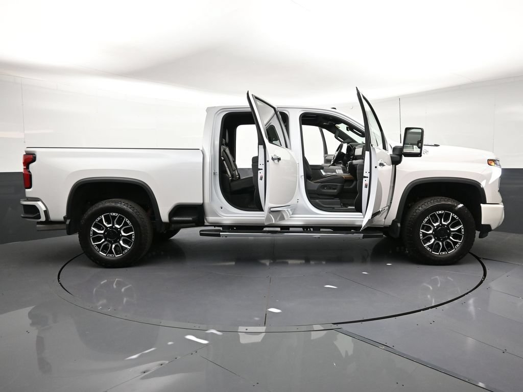 Certified 2025 Chevrolet Silverado 3500 High Country w/ High Country Premium Package AWD/4WD image 32