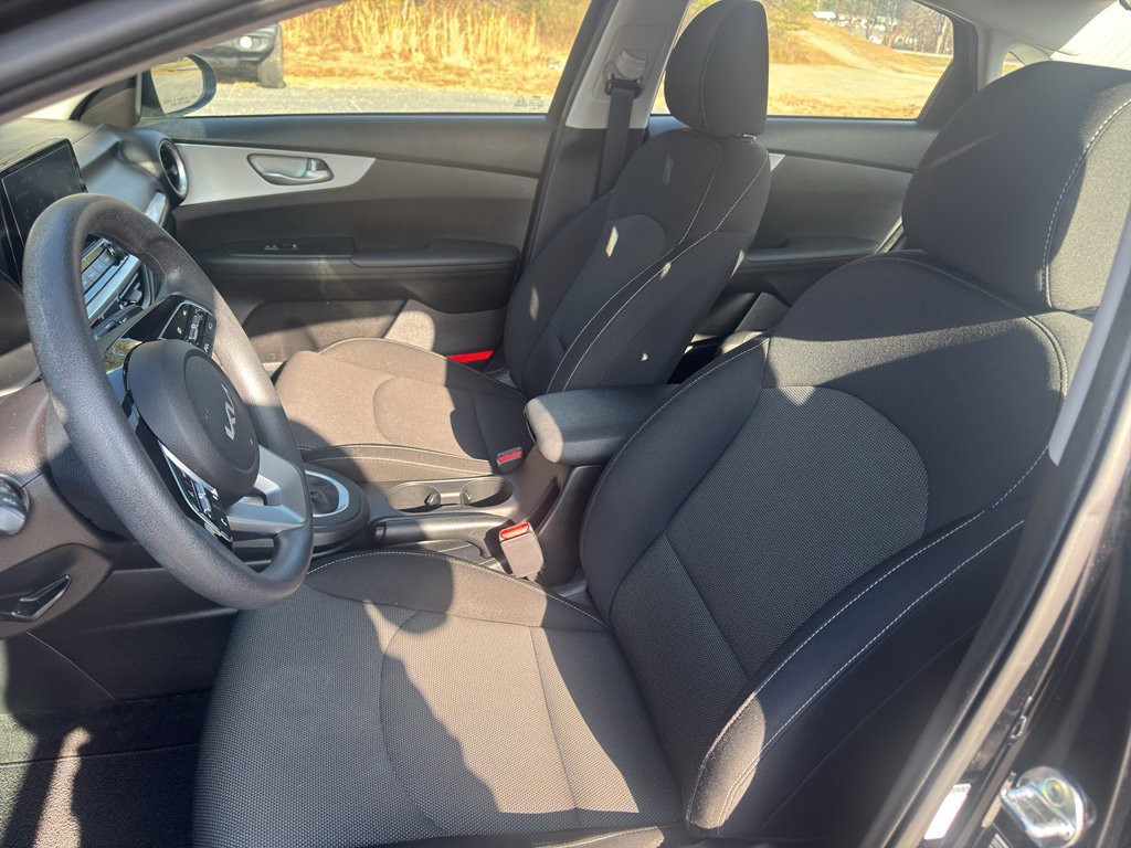 Used 2023 Kia Forte LXS image 9