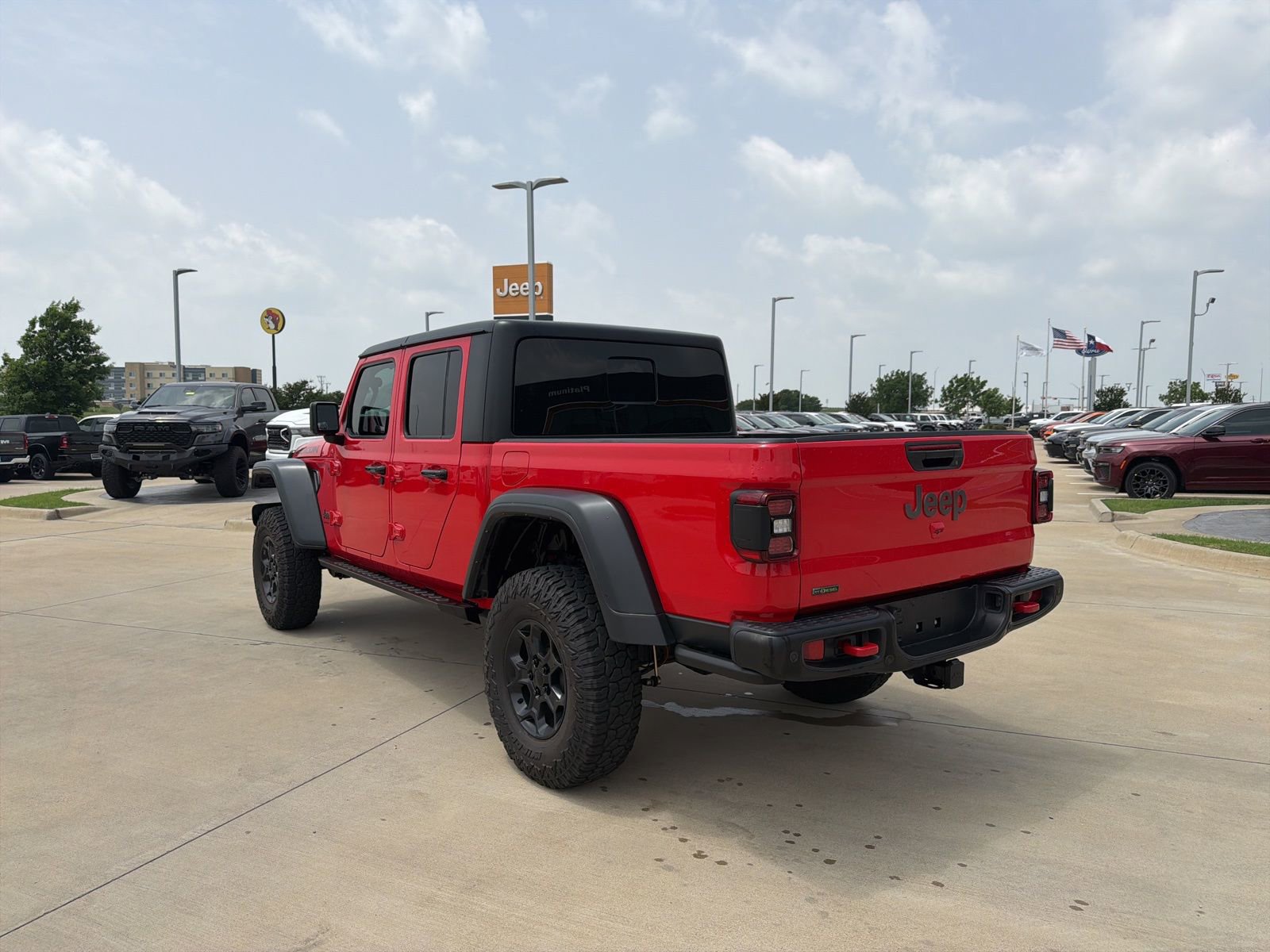 Used 2023 Jeep Gladiator Rubicon w/ LED Lighting Group AWD/4WD image 3