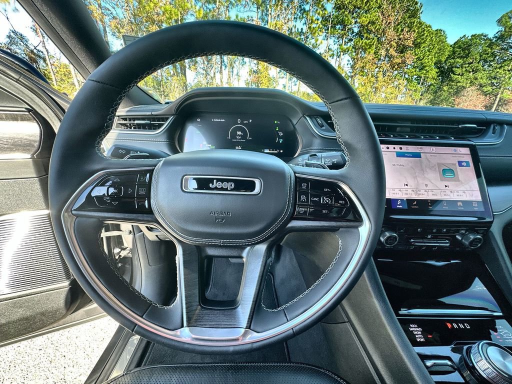 Used 2022 Jeep Grand Cherokee Overland image 11