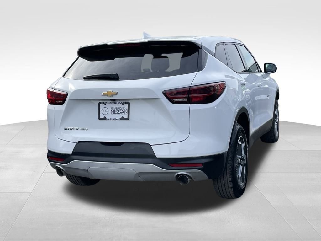 Used 2025 Chevrolet Blazer LT image 4