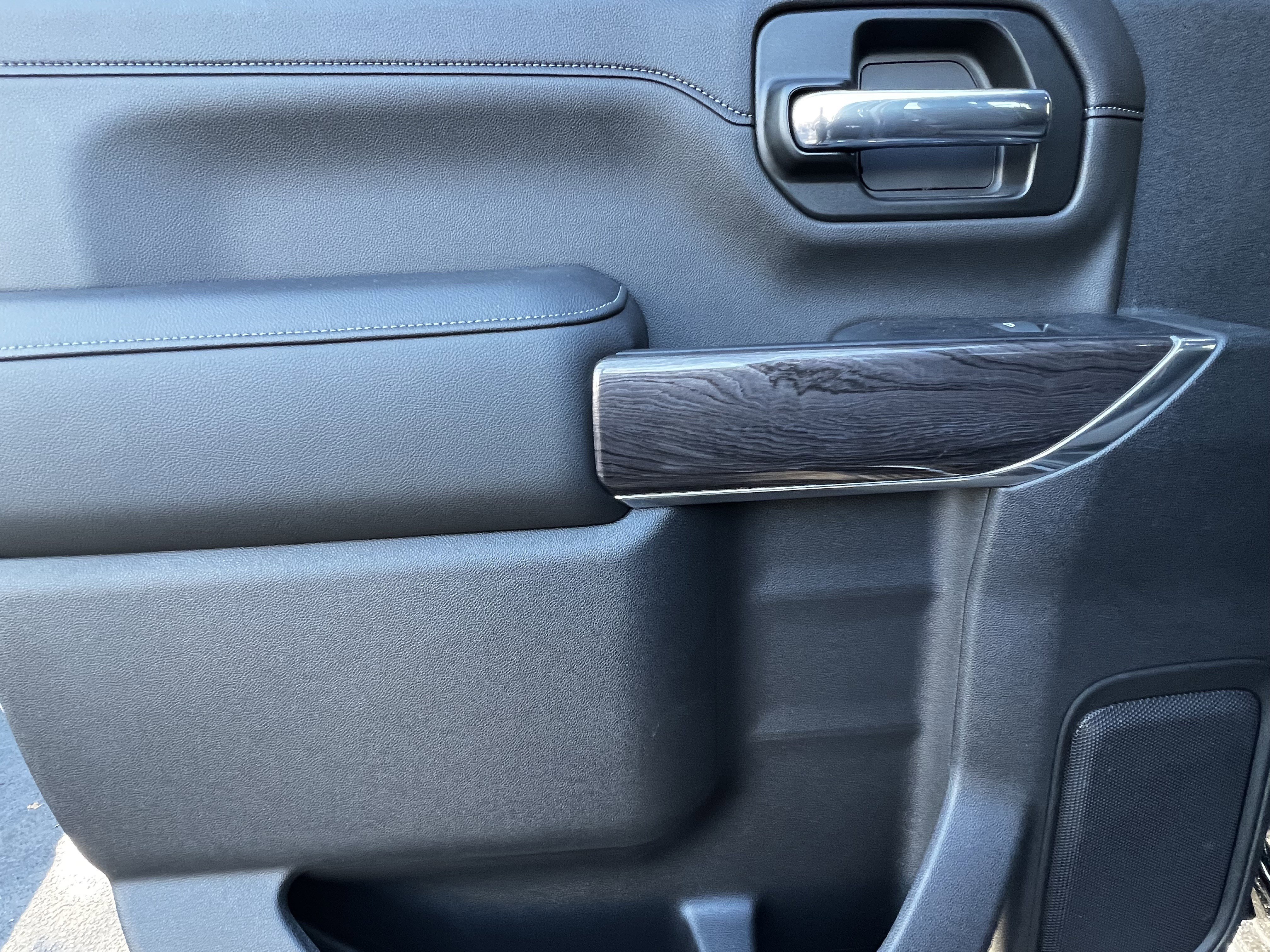 Used 2020 Chevrolet Silverado 2500 LTZ w/ LTZ Premium Package image 31