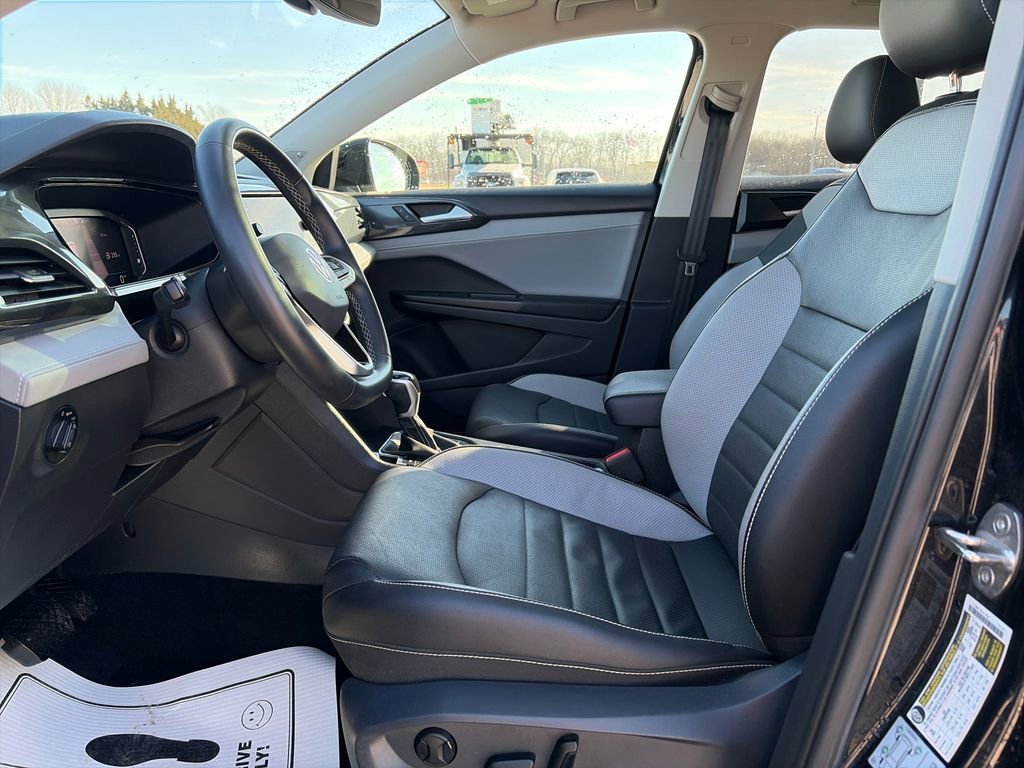 Used 2022 Volkswagen Taos SEL image 15