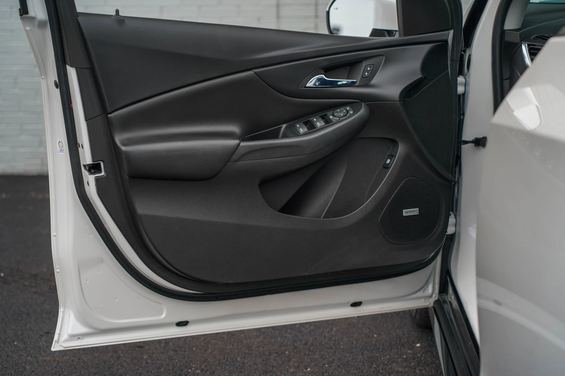Used 2018 Chevrolet Volt Premier w/ Driver Confidence Package FWD image 9
