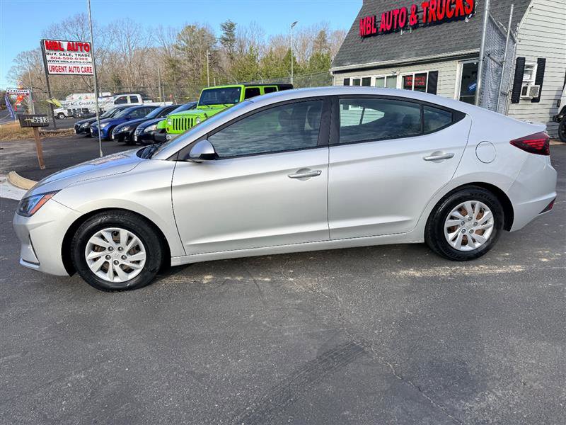 Used 2019 Hyundai Elantra SE image 2