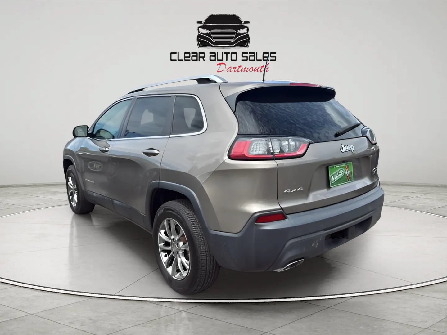 Used 2019 Jeep Cherokee Latitude Plus w/ Cold Weather Group AWD/4WD image 4