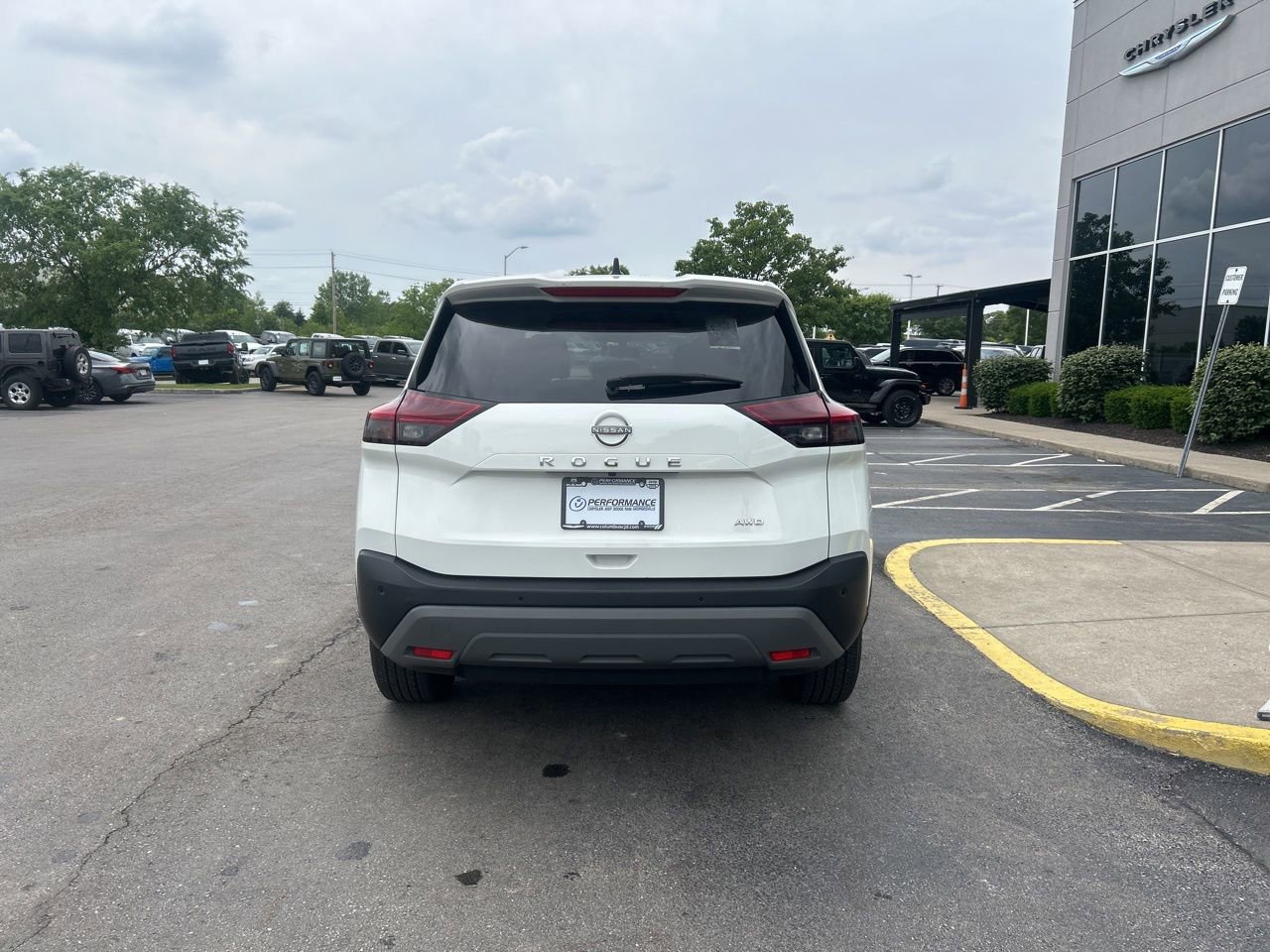 Used 2023 Nissan Rogue S AWD/4WD image 4