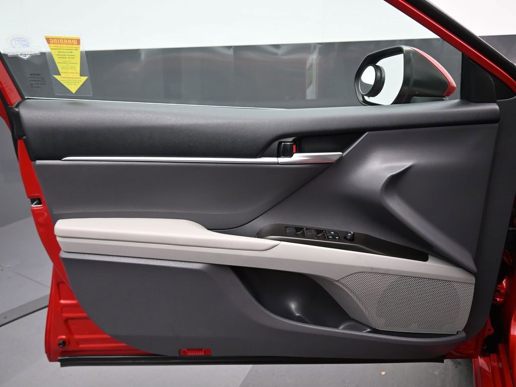 Used 2023 Toyota Camry SE image 9