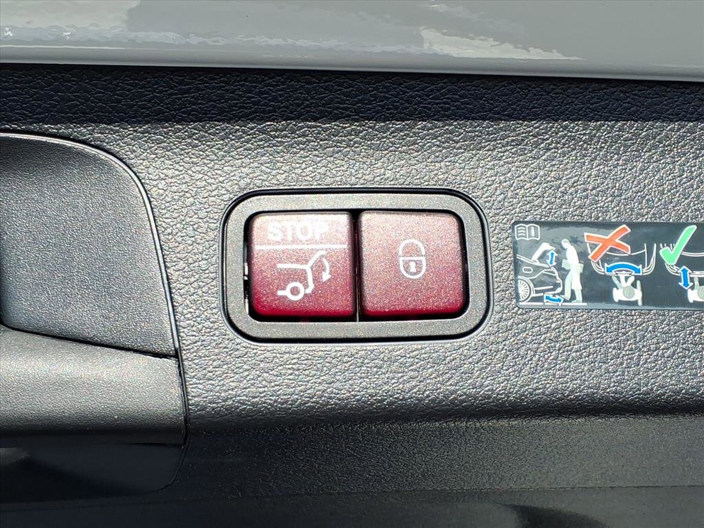 Used 2025 Mercedes-Benz GLS 580 GLS 580 4MATIC image 23