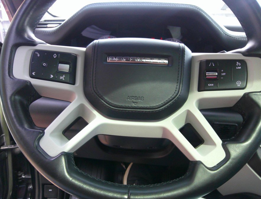 Used 2023 Land Rover Defender 130 X-Dynamic SE image 32