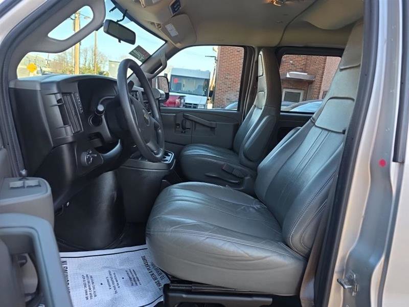 Used 2022 Chevrolet Express 3500 LS RWD image 6