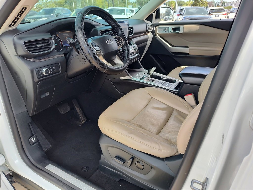 Used 2021 Ford Explorer Limited w/ Equipment Group 301A image 2