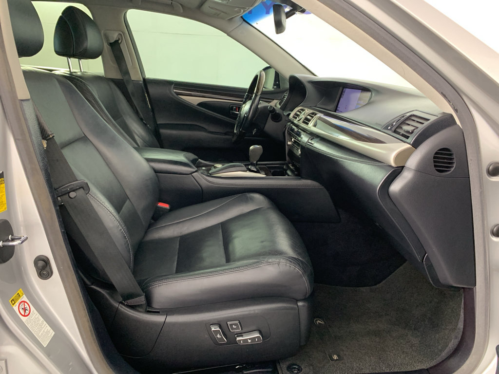 Used 2014 Lexus LS 460 w/ Comfort Package RWD image 40