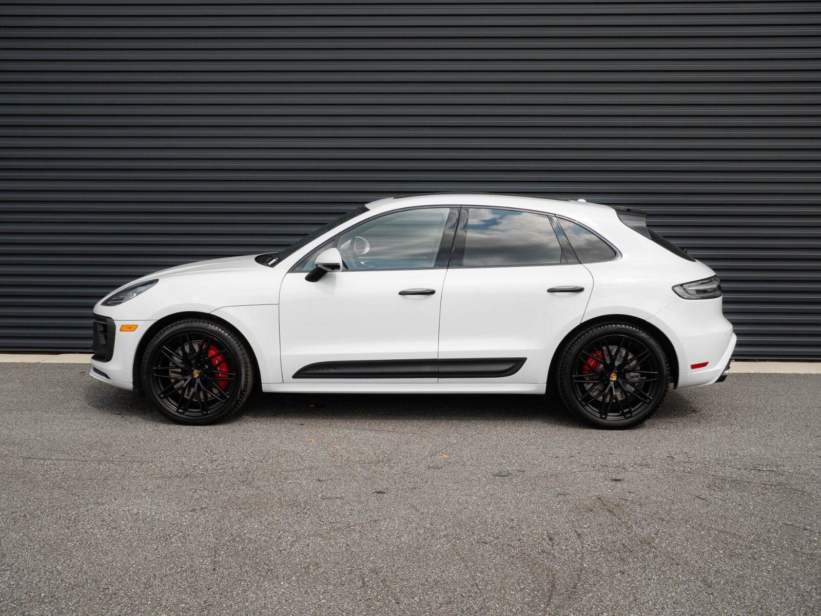 Certified 2024 Porsche Macan GTS w/ Premium Plus Package AWD/4WD image 2