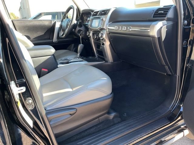 Used 2017 Toyota 4Runner SR5 RWD image 27