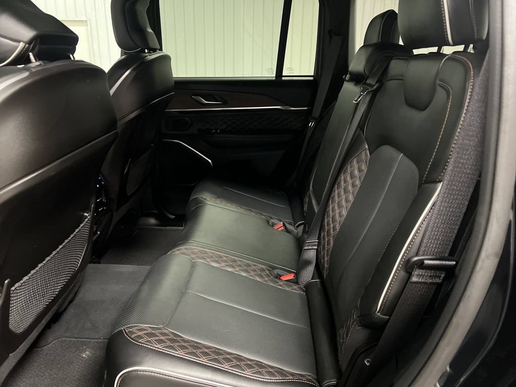 Used 2023 Jeep Grand Cherokee Summit AWD/4WD image 14