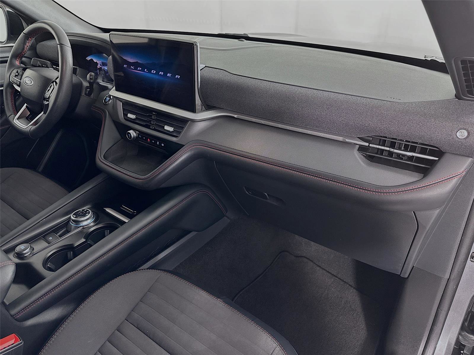 Used 2025 Ford Explorer ST-Line w/ ST-Line Street Pack image 31