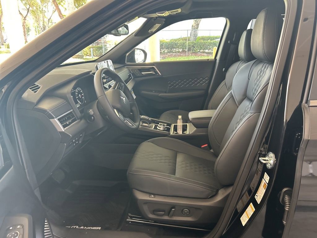 New 2025 Mitsubishi Outlander 4WD Plug-In Hybrid image 5