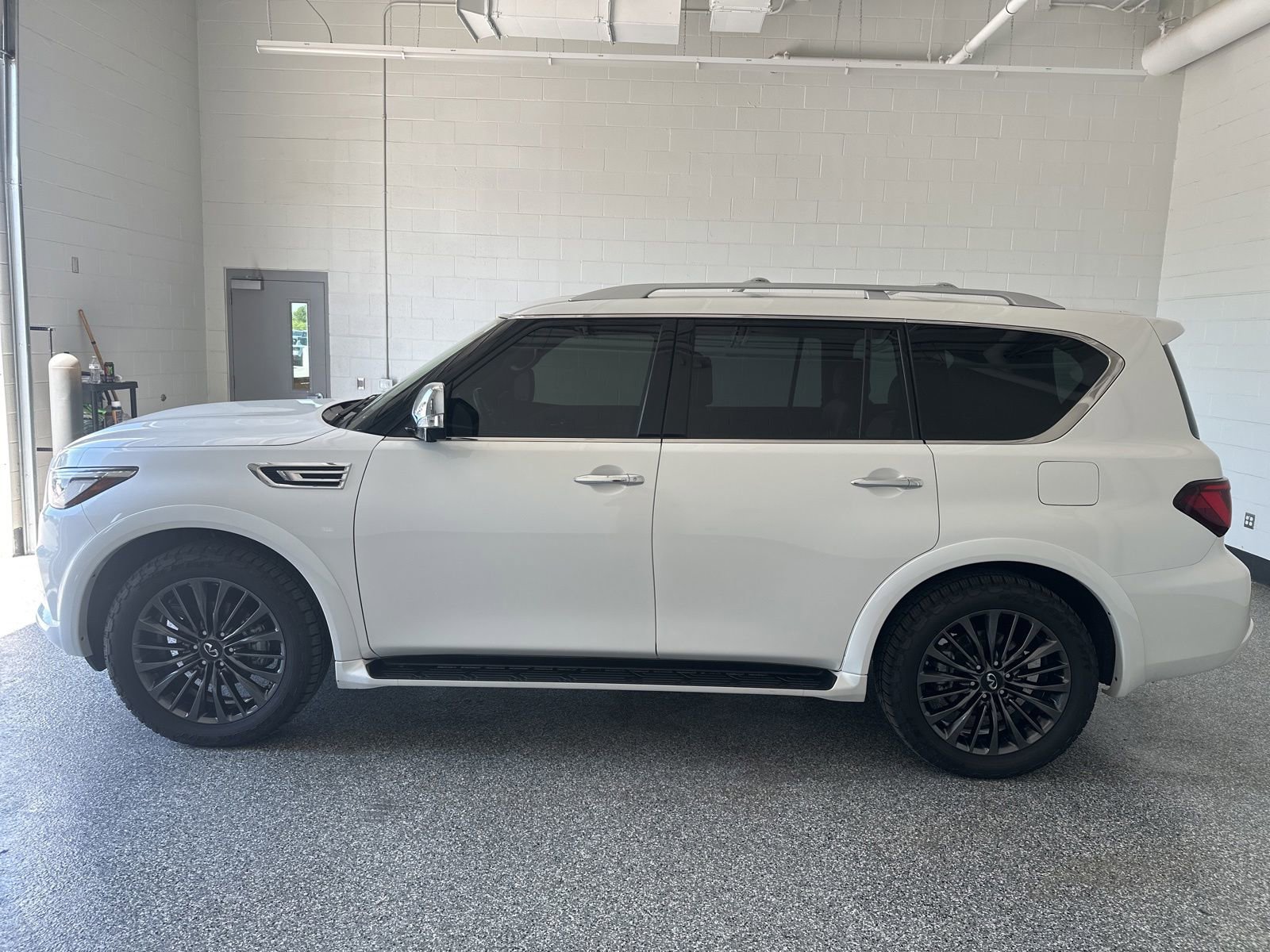 Certified 2023 INFINITI QX80 Sensory w/ Cargo Package AWD/4WD image 6