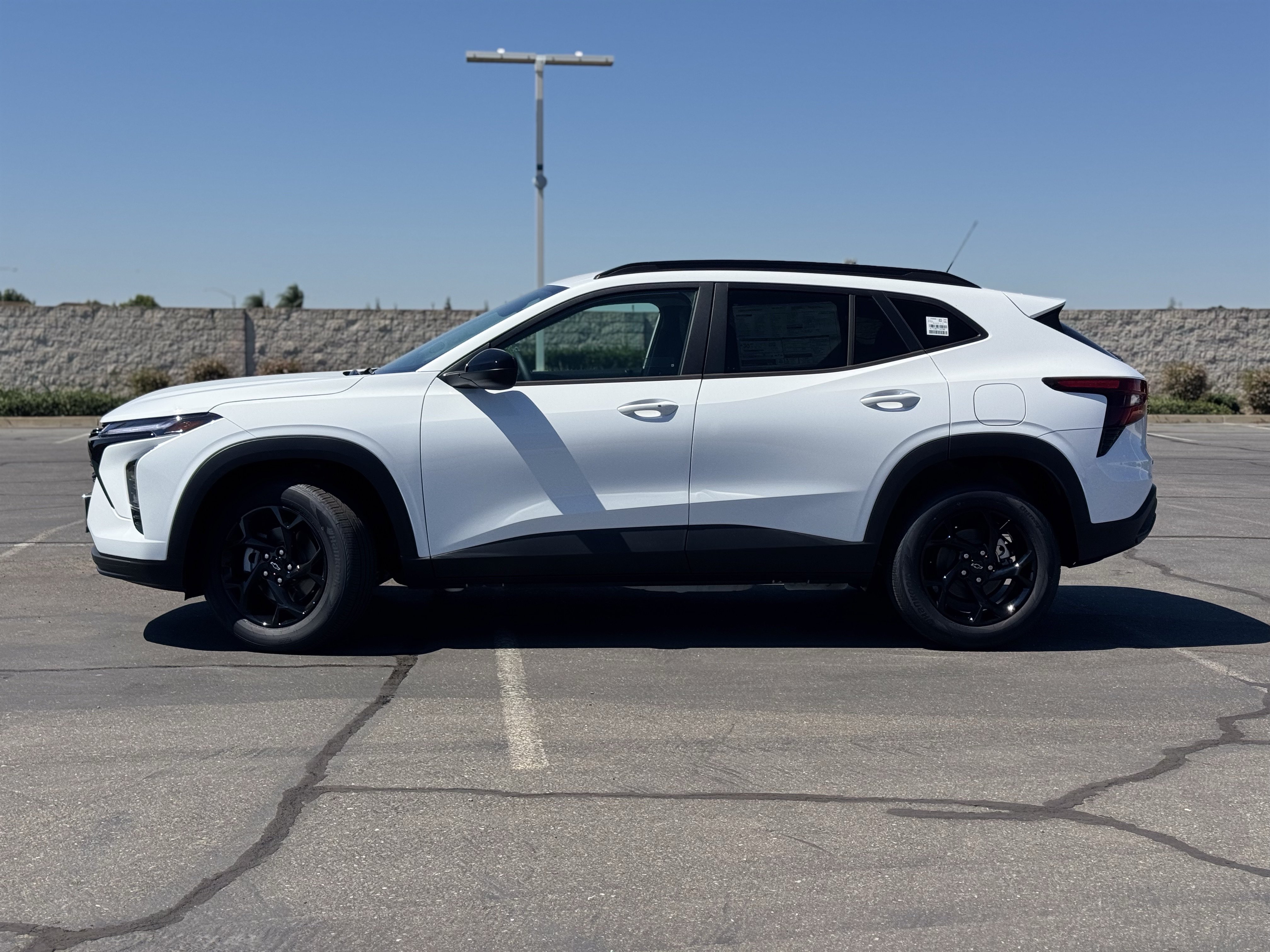 New 2026 Chevrolet Trax LT w/ Midnight Edition FWD image 4
