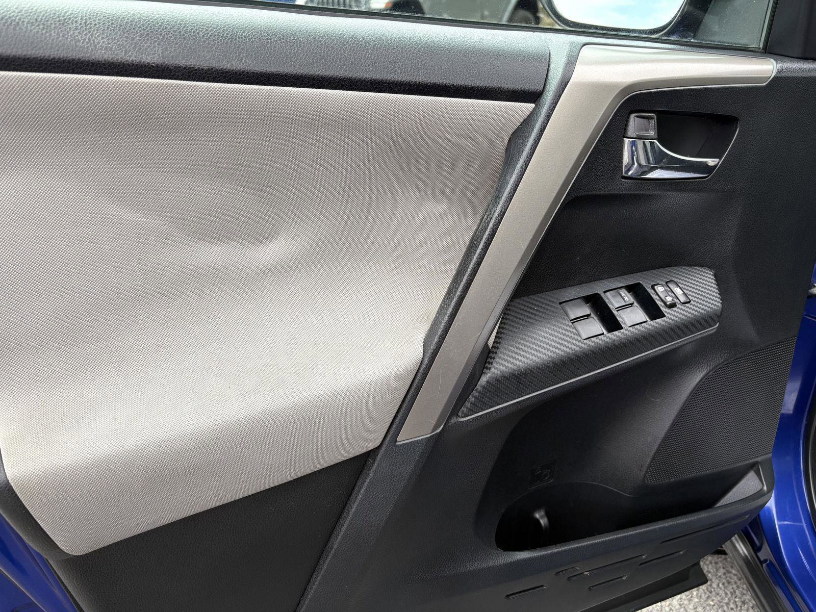 Used 2015 Toyota RAV4 XLE AWD/4WD image 8
