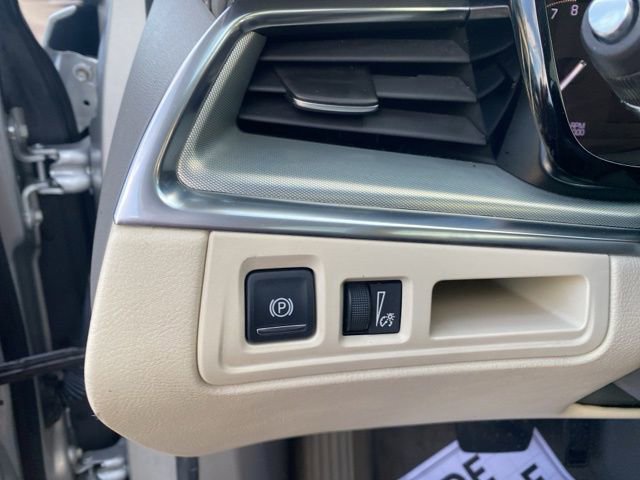 Used 2017 Cadillac XT5 Luxury w/ Driver Awareness Package FWD image 27