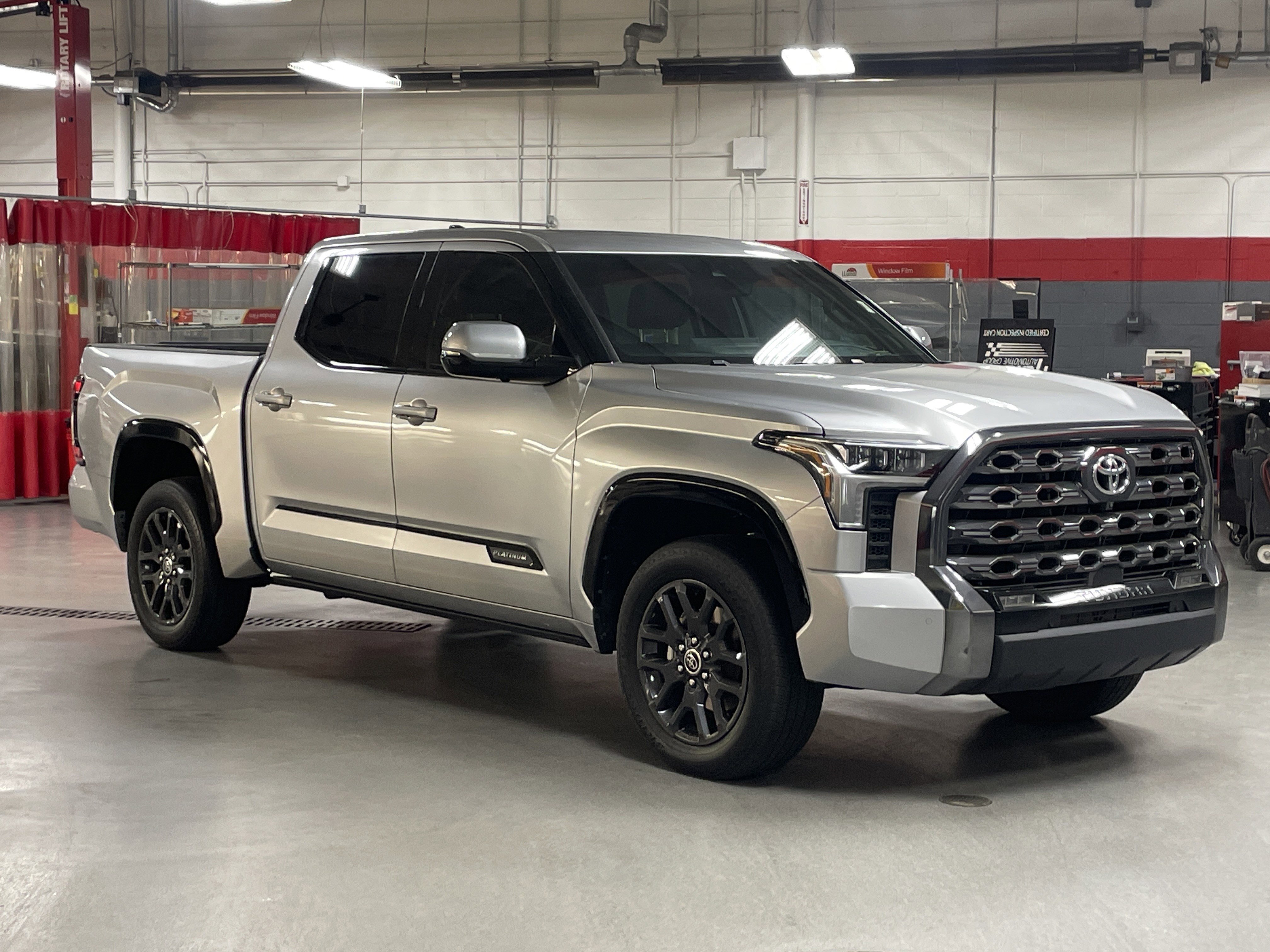 Used 2023 Toyota Tundra Platinum AWD/4WD image 2