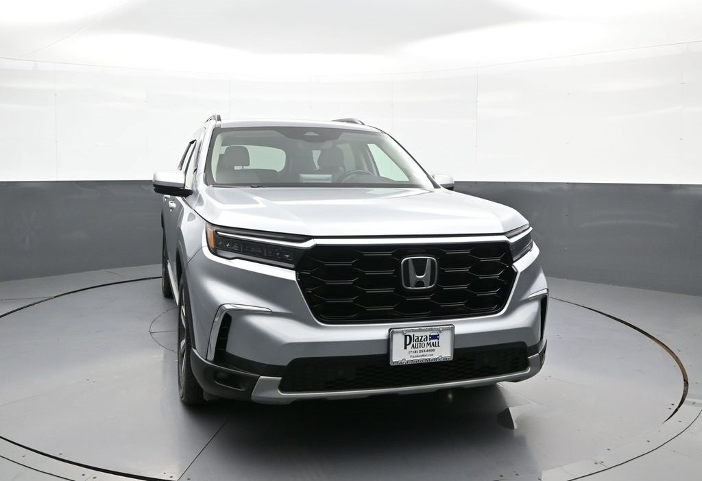 Used 2023 Honda Pilot Touring image 3