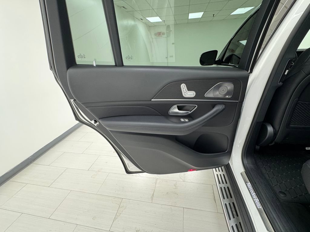 Used 2022 Mercedes-Benz GLS 450 4MATIC image 11