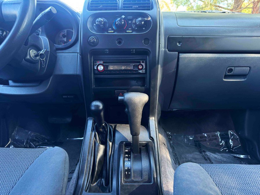Used 2004 Nissan Frontier S/C image 22