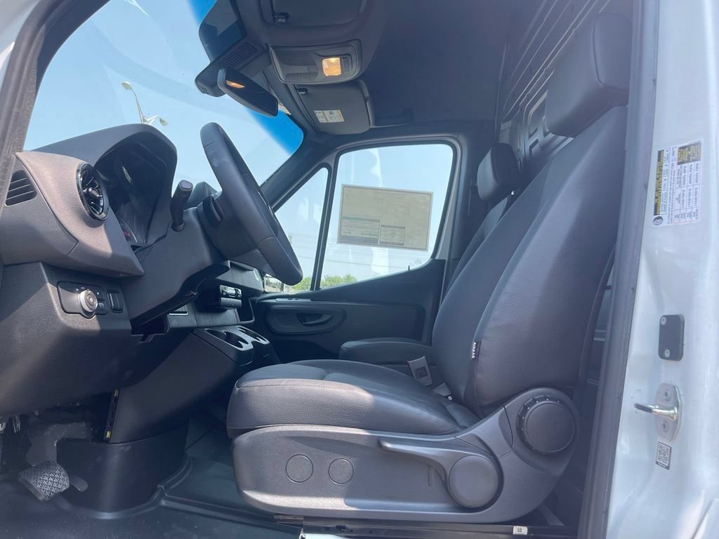 New 2025 Mercedes-Benz Sprinter 2500 image 6