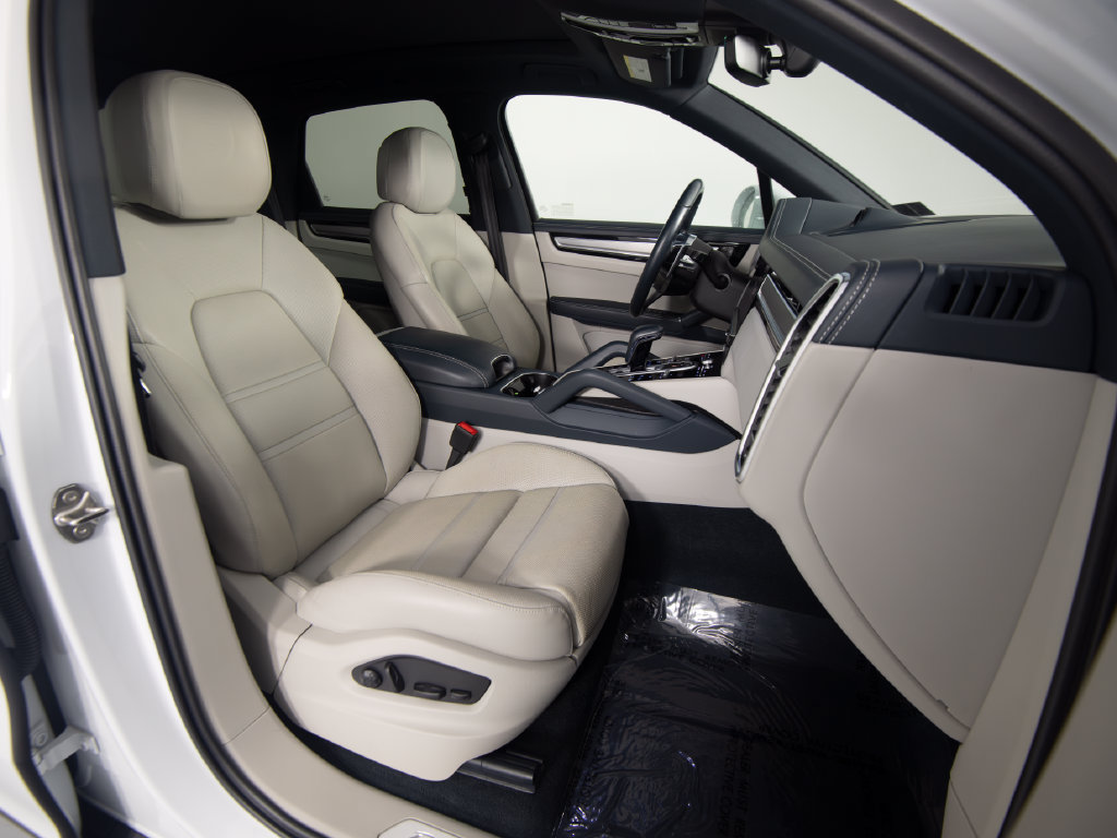 Certified 2023 Porsche Cayenne S Platinum AWD/4WD image 35