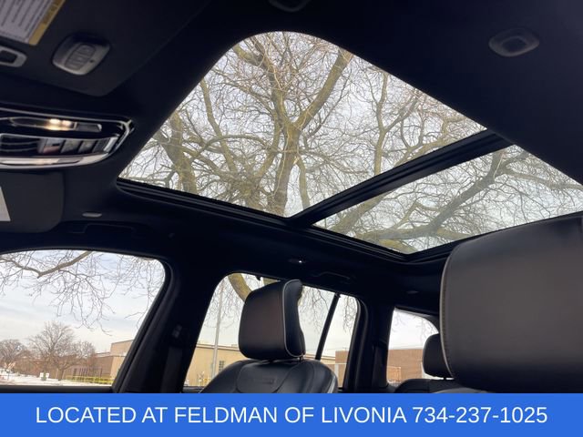 Used 2023 Jeep Grand Cherokee Summit w/ Luxury Tech Group V image 19