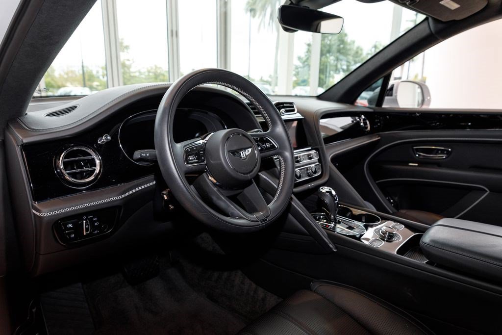 Used 2023 Bentley Bentayga AWD/4WD image 9