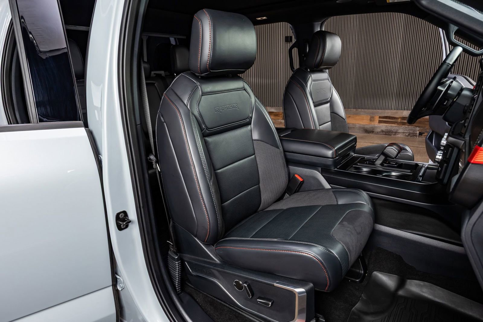 Used 2025 Ford F150 Raptor image 31