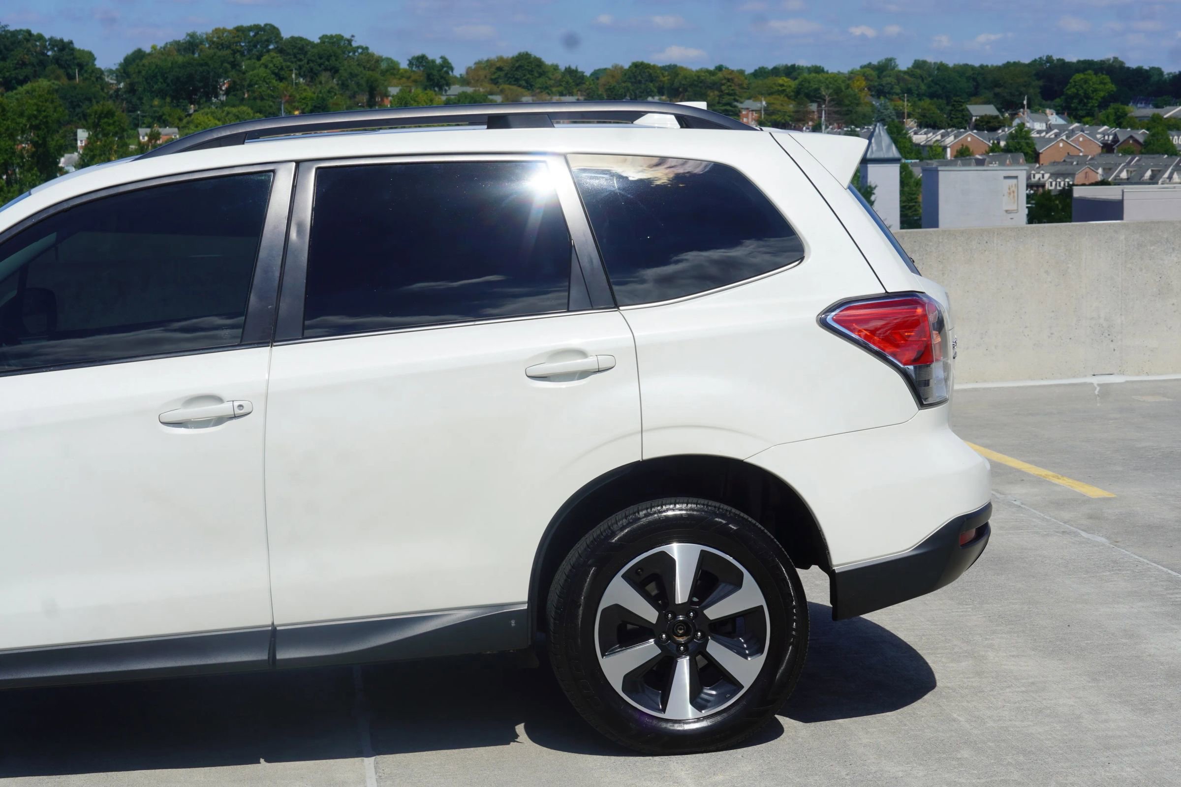 Used 2017 Subaru Forester 2.5i Premium w/ All-Weather Package image 39