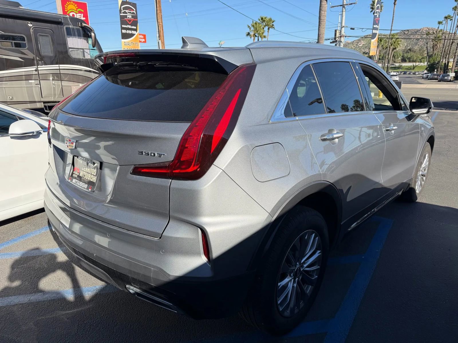 Used 2024 Cadillac XT4 Premium Luxury image 8