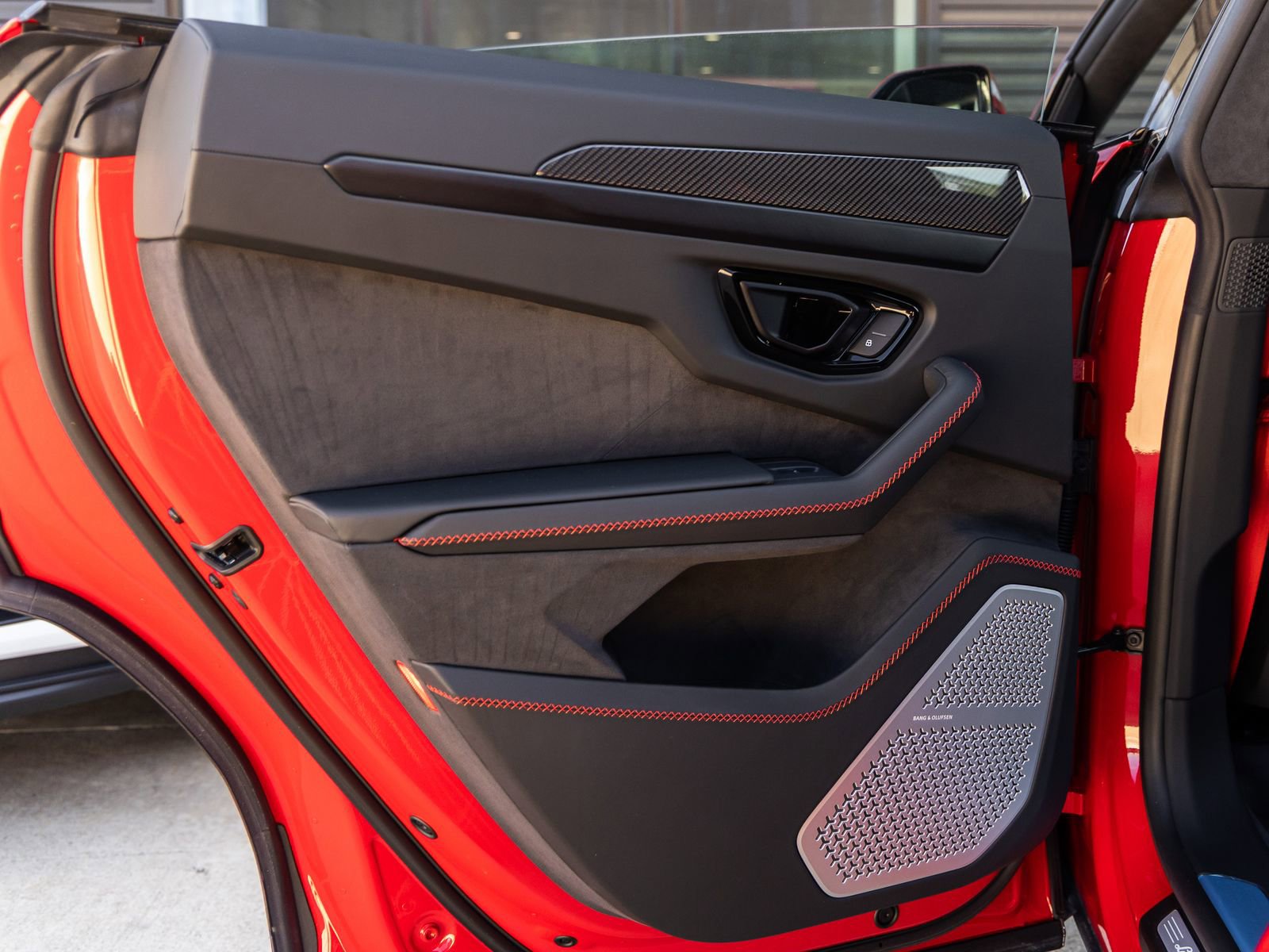 Used 2026 Lamborghini Urus SE image 34