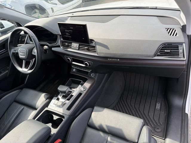 Used 2025 Audi Q5 e Premium AWD/4WD image 17