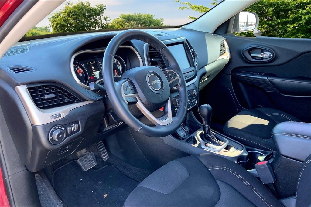 Used 2016 Jeep Cherokee Latitude w/ Comfort & Sound Group image 17