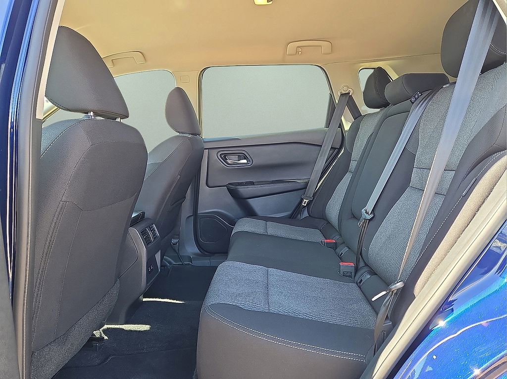 Used 2025 Nissan Rogue SV image 14