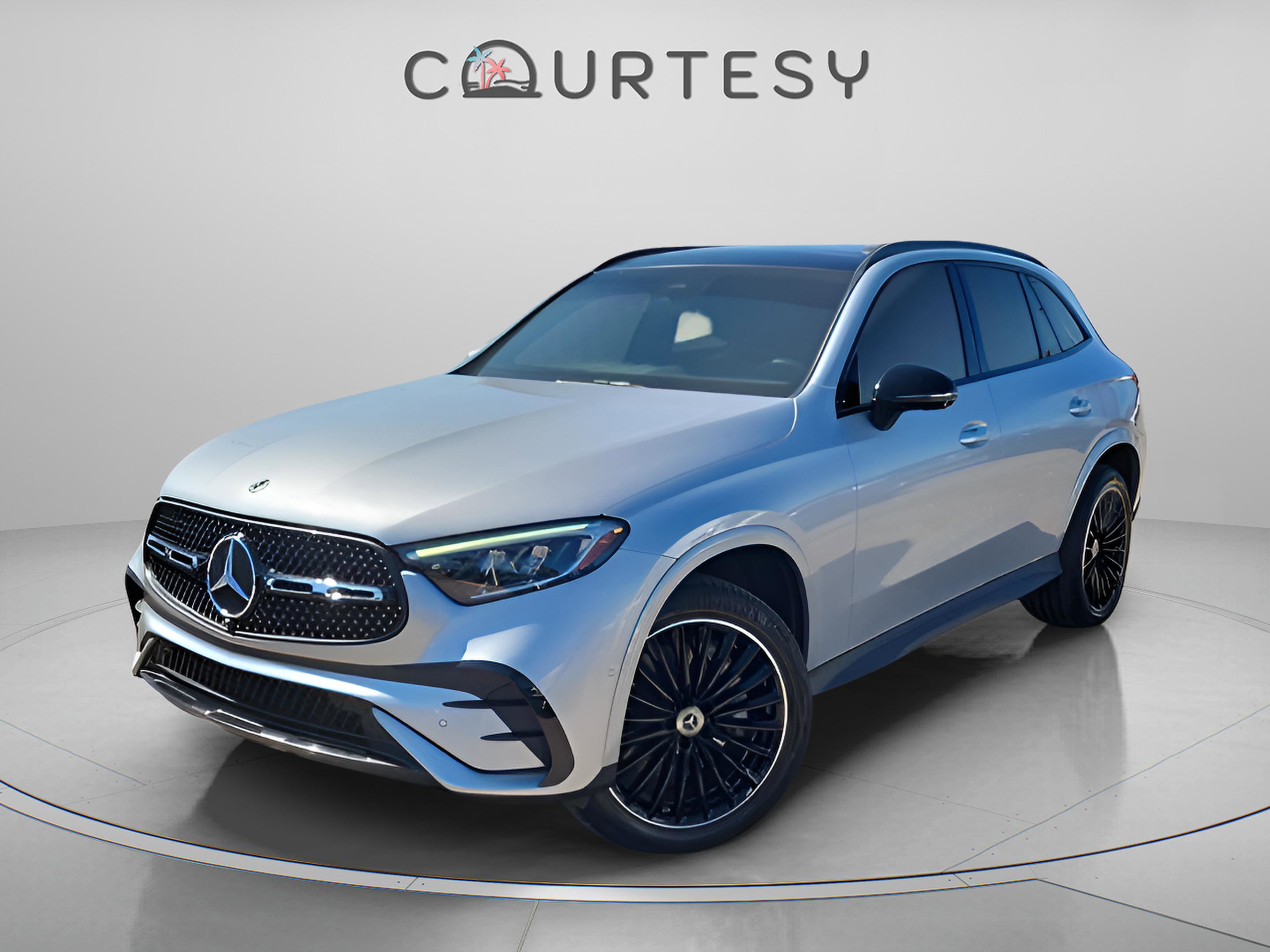 Used 2023 Mercedes-Benz GLC 300 image 3