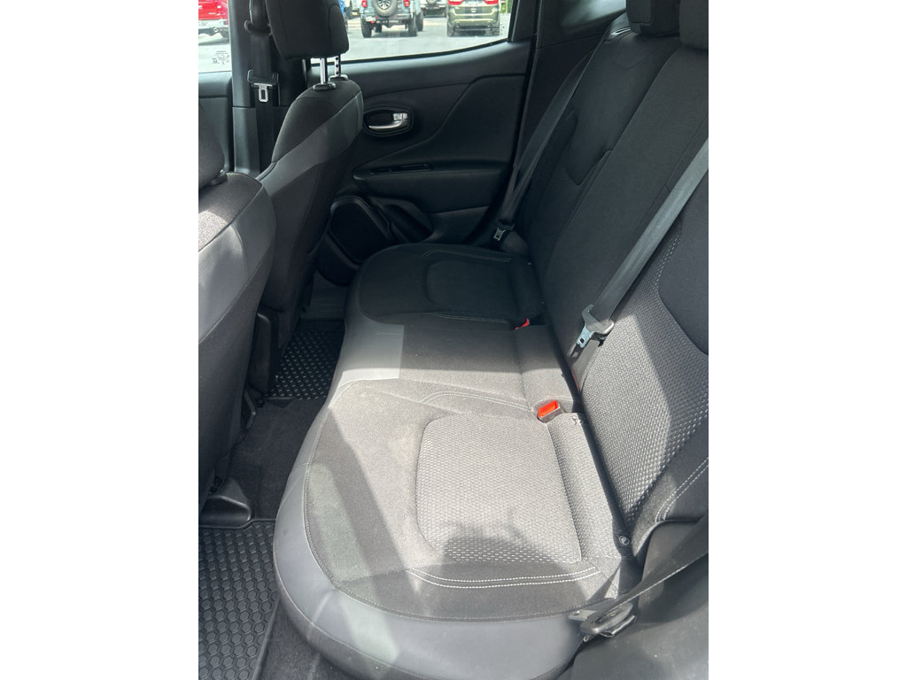 Used 2023 Jeep Renegade Altitude w/ Convenience Group I AWD/4WD image 8