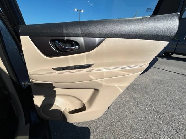 Used 2015 Nissan Rogue S AWD/4WD image 38