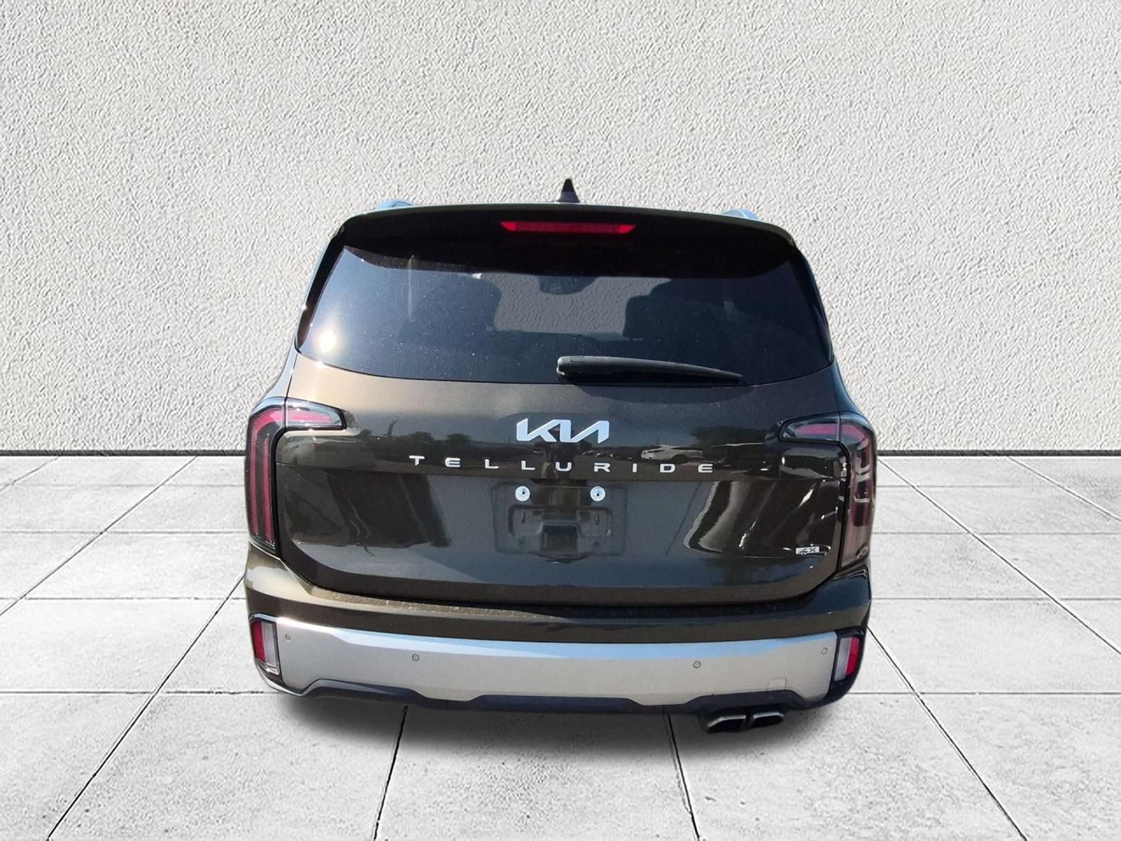 Used 2023 Kia Telluride EX w/ EX Captain's Chair Package AWD/4WD image 4