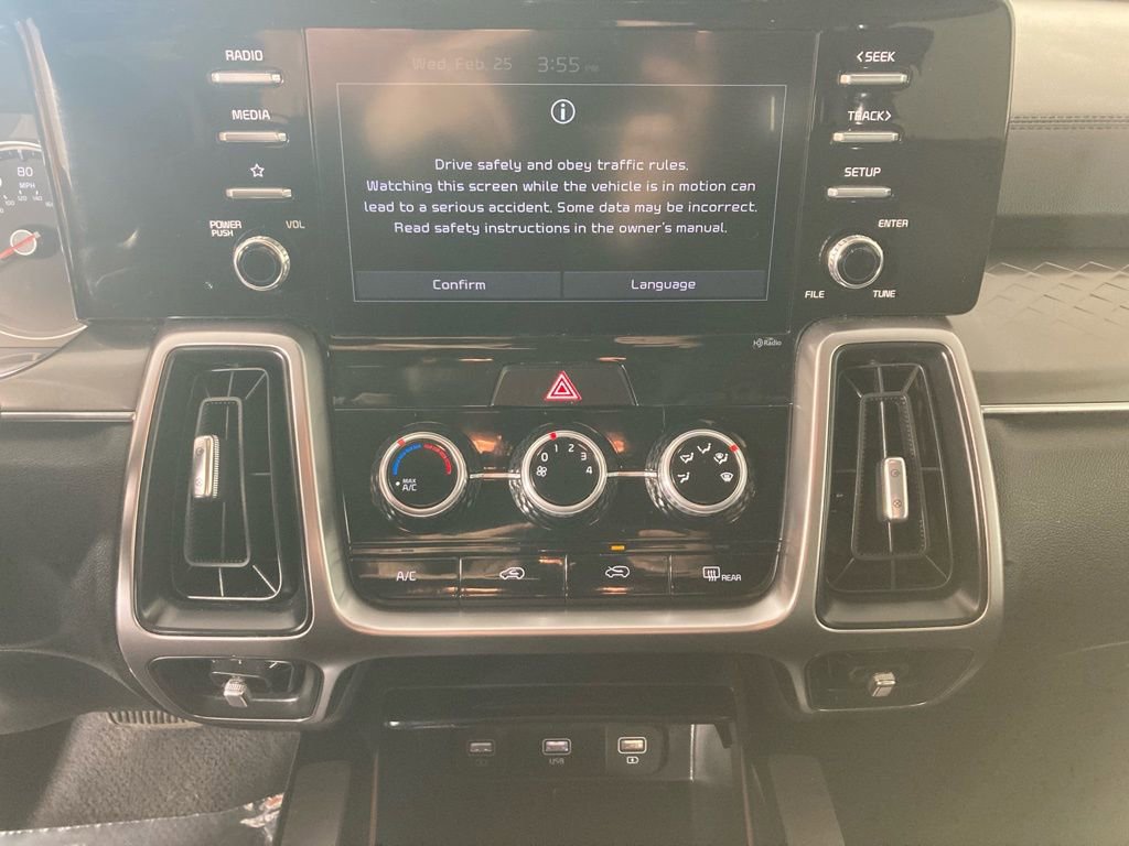 Certified 2023 Kia Sorento LX AWD/4WD image 2