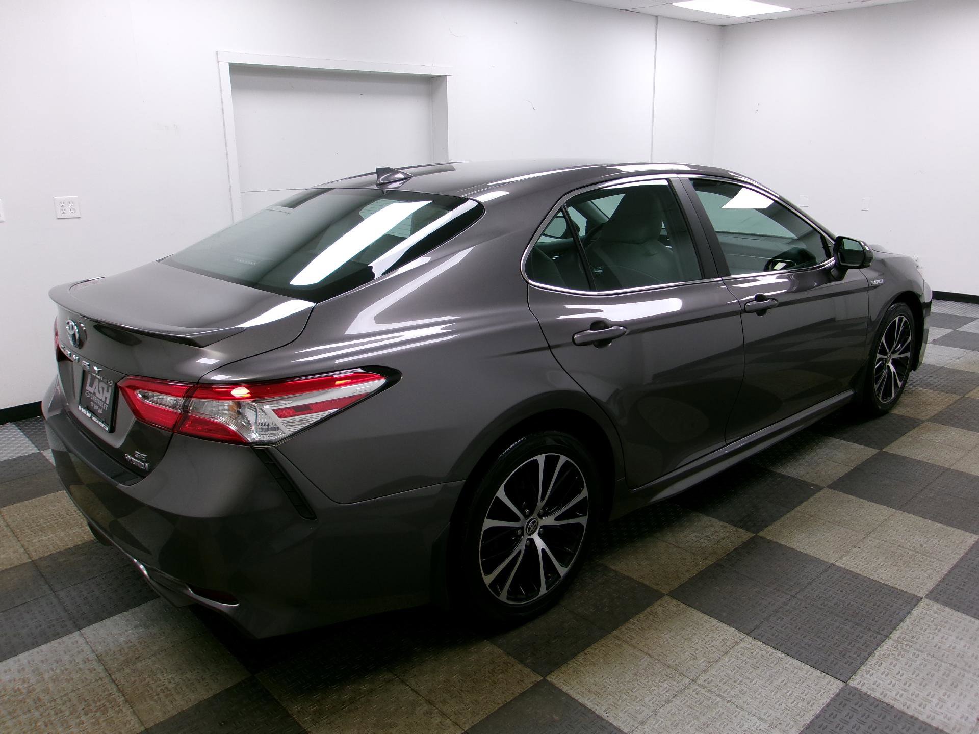 Used 2020 Toyota Camry SE image 11