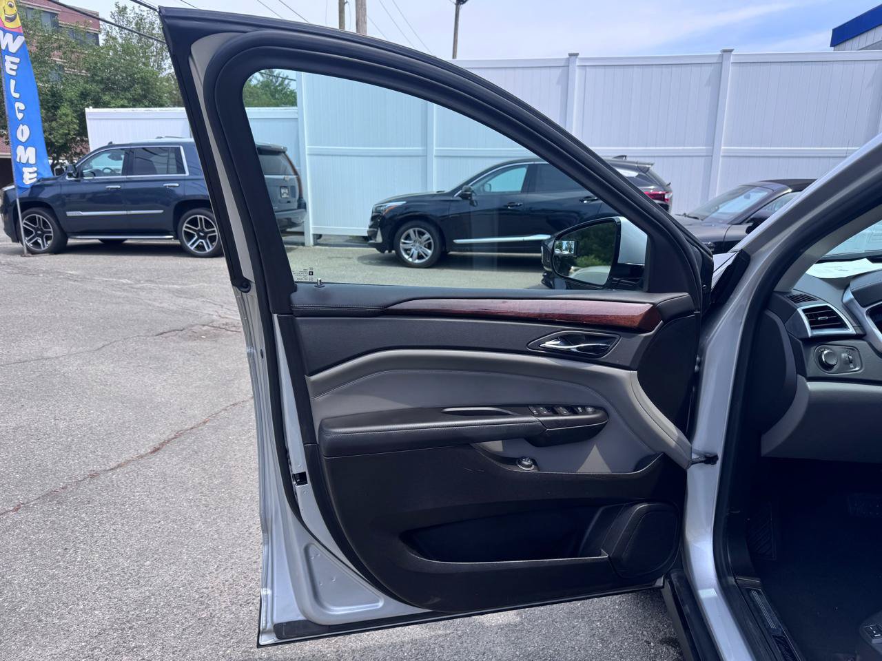 Used 2011 Cadillac SRX Luxury AWD/4WD image 11