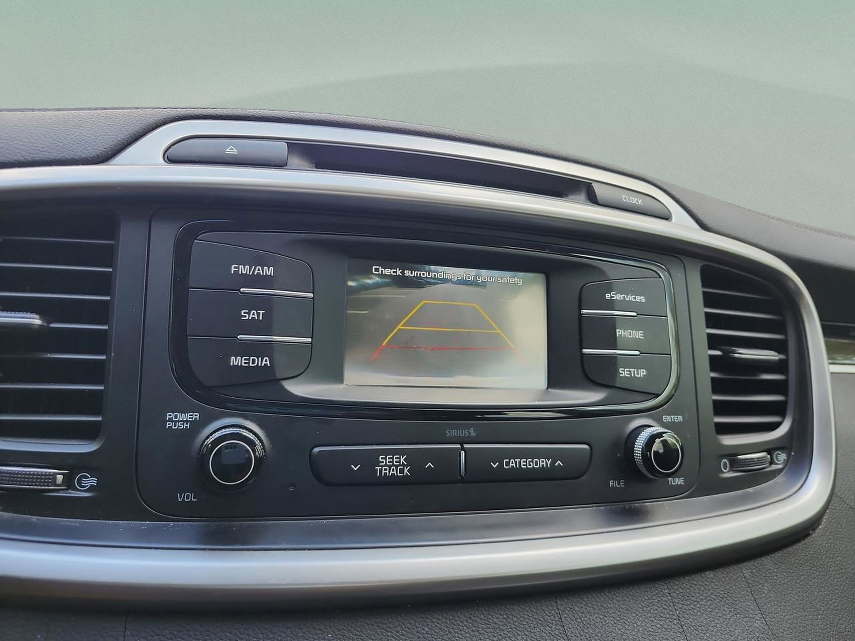 Used 2016 Kia Sorento LX w/ LX Convenience Package image 24