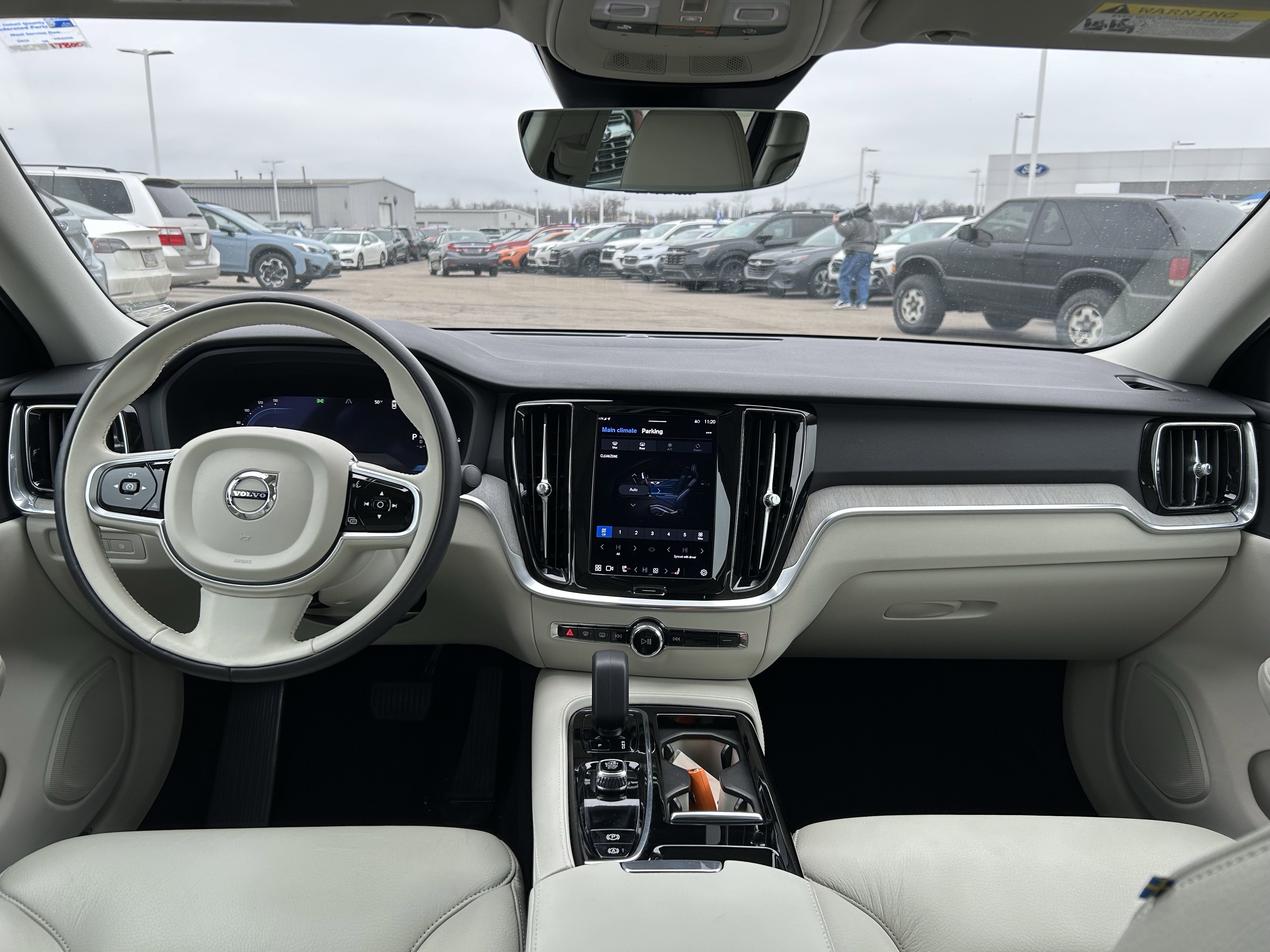 Used 2023 Volvo S60 T8 Plus image 9